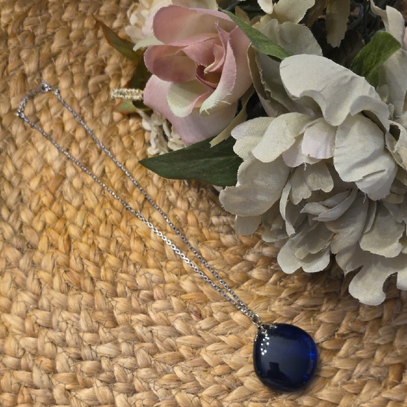 Deep Blue Stone Pendant Necklace - Picture 2 of 8